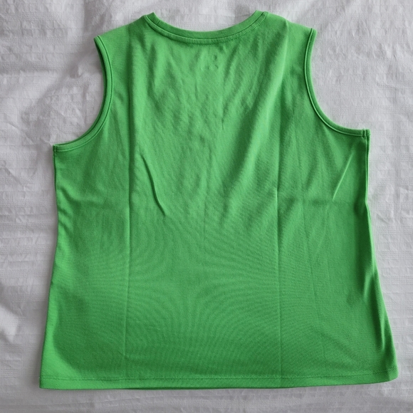 ⭐️2/$15 Alia green tank top - Picture 2 of 4